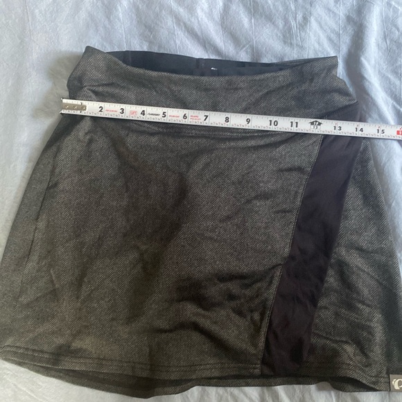 Pearl Izumi Bike Skirt Shorts - Picture 1 of 1